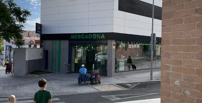 Mercadona en Calle los Cincuenta, 46, Alicante