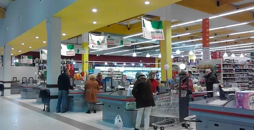 Mi Alcampo en carretera N-121-b, Centro comercial Nafarmendi, Baztan