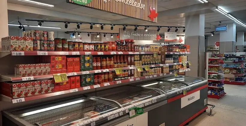 Alcampo Supermercado en Carretera Cambados Torres, Villagarcía de Arosa