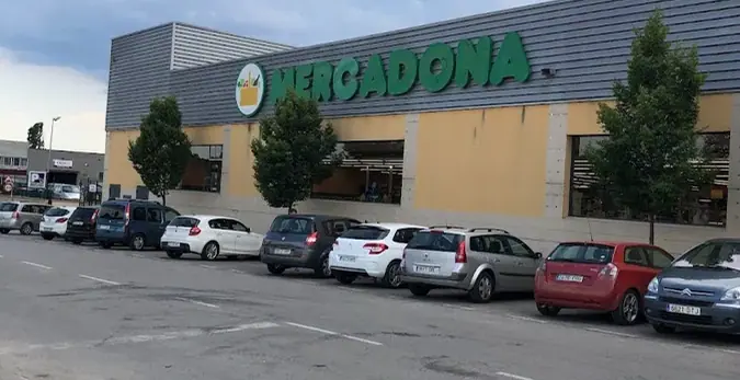 Mercadona en Avenida de la Farga, 40, Banyoles
