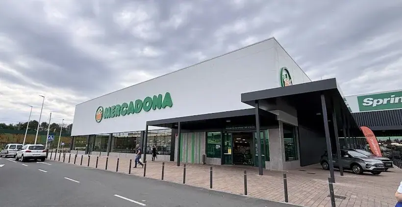 Mercadona en Avenida a Revolta, 19, Carballo