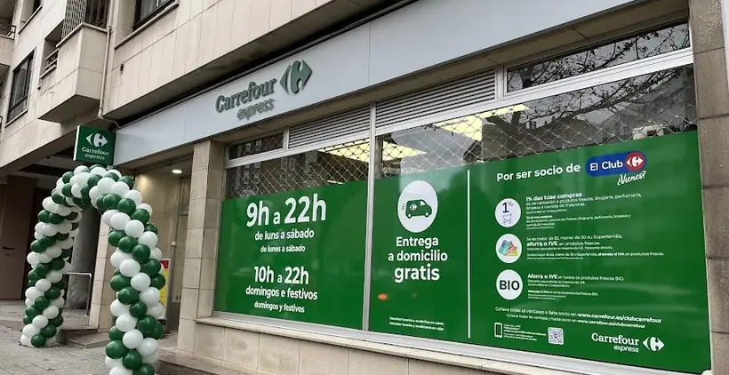 Carrefour Express en Avenida Alcalde Pérez Arda, 47, A Coruña