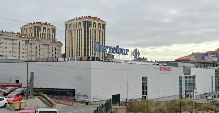 Carrefour en Ronda de Outeiro, 419, esquina Carretera de los Fuertes, A Coruña