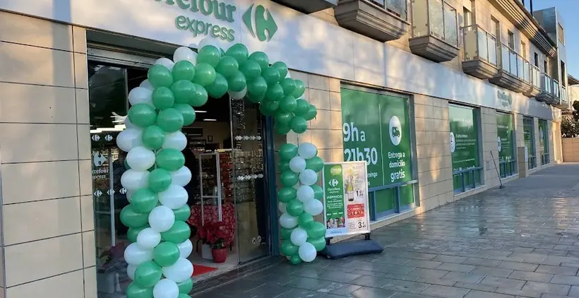 Carrefour Express en Carretera de Bailén a Motril, esquina C/ Tierno Galván, Alhendín