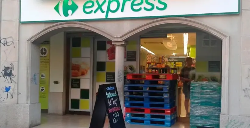 Carrefour Express en Avinguda Martí Pujol, 27, Badalona