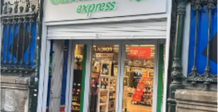 Carrefour Express en Calle de la Creu Coberta, 93, Barcelona