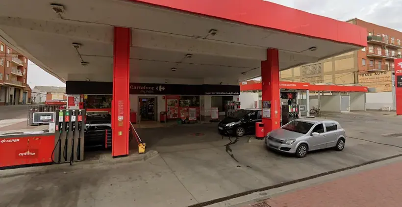 Carrefour Express en Avenida Federico Silva Muñoz, 21, Junto a la Estación Cepsa, Benavente