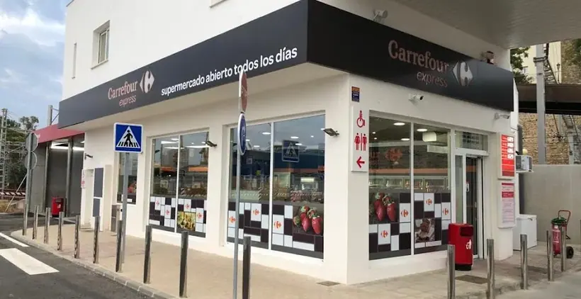 Carrefour Express en Avenida Astilleros, s/n, Junto a la Estación Cepsa, Cádiz