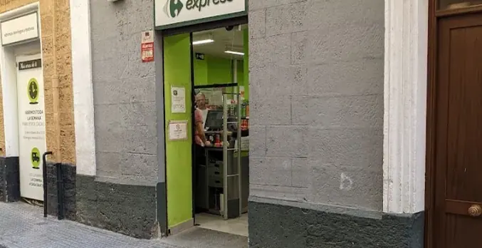Carrefour Express en Calle Buenos Aires, 9 y 11, Cádiz