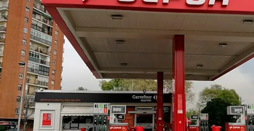 Carrefour Express en Ronda Cerdanyola, s/n, Junto a la Estación Cepsa, Cerdanyola