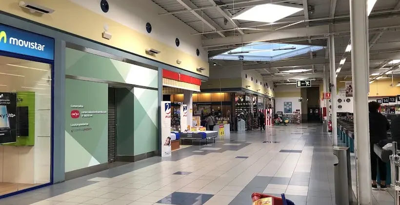 Carrefour en Lugar de Capelán, Oca, Coristanco
