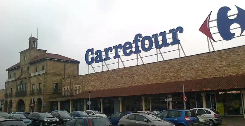 Carrefour en Calle El Pedrero, s/n, Corvera de Asturias