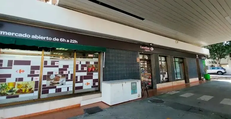 Carrefour Express en Carretera Las Marinas, km 0,800, Junto a la estación de servicio, Denia