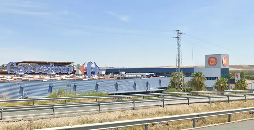Carrefour en Avenida del Genil, s/n, Centro Comercial N4, Écija