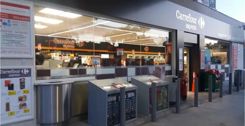 Carrefour Express en Avenida Litoral, s/n, Junto a la Estación Cepsa, Estepona