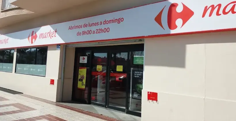 Carrefour Market en Avenida Juan Carlos I, esquina Cristóbal Ruíz, Estepona