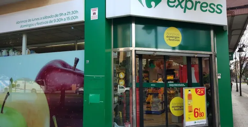 Carrefour Express en Avenida de Schultz, 183 esquina Avenida Gaspar García Laviana, Gijón
