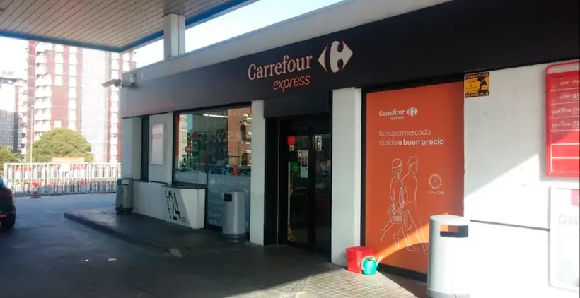 Carrefour Express en Avenida Fernández Ladreda, Junto a la Estación Cepsa, Gijón