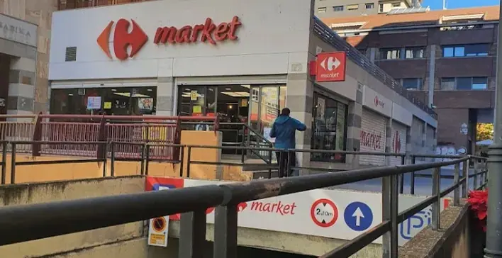 Carrefour Market en Avenida Constitución, 24, Granada