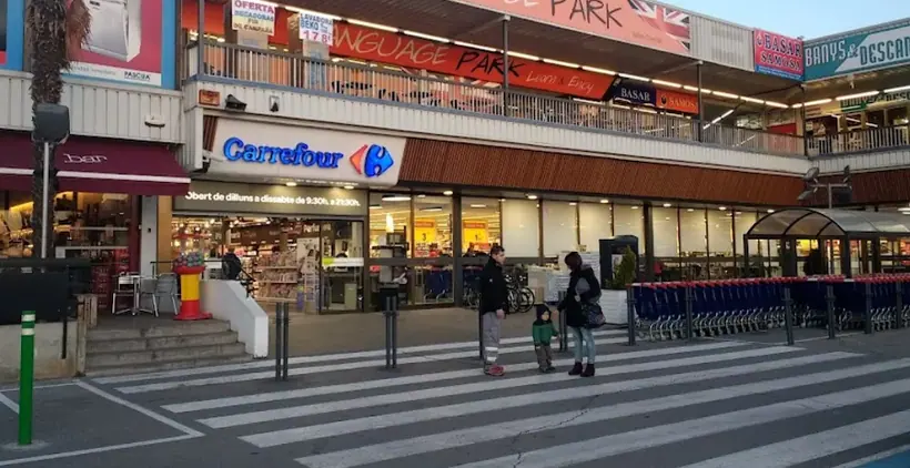 Carrefour en Carretera C-17, km. 27, L´Ametlla del Vallés