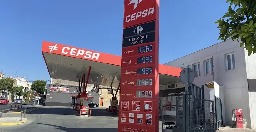Carrefour Express en Calle Blas Infante, 37, Junto a la Estación Cepsa, Las Cabezas de San Juan