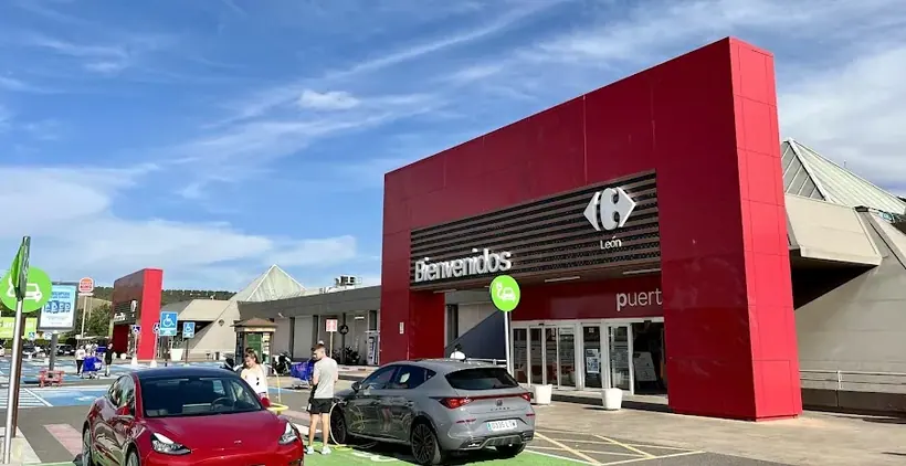 Carrefour en Alcalde Miguel Castaño, 95, León