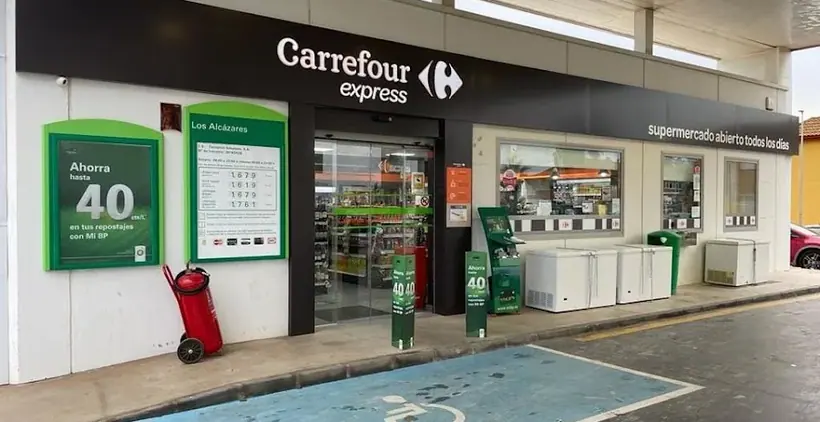 Carrefour Express en Avenida 13 de Octubre, 156, Junto a la estación de servicio, Los Alcázares