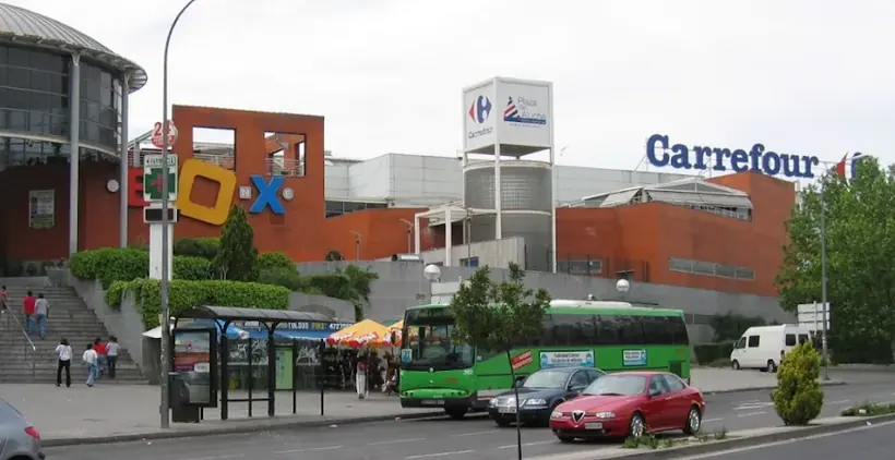 Carrefour en Avenida de los Poblados, 58, Madrid
