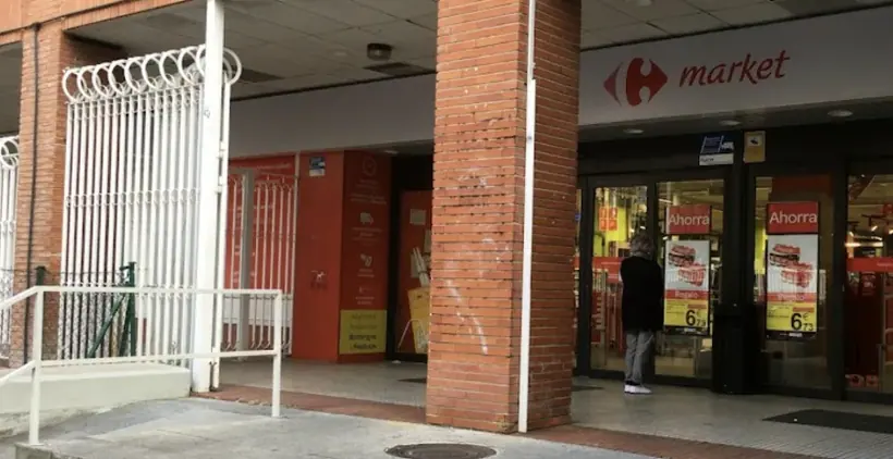 Carrefour Market en Calle Gasómetro, esquina Isidro Sevilla, Madrid