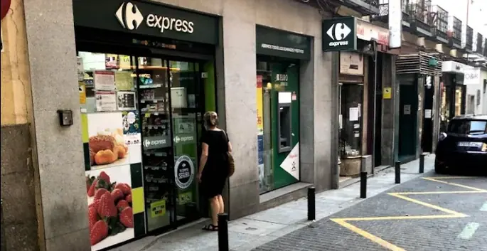 Carrefour Express en Calle León, 4, Madrid