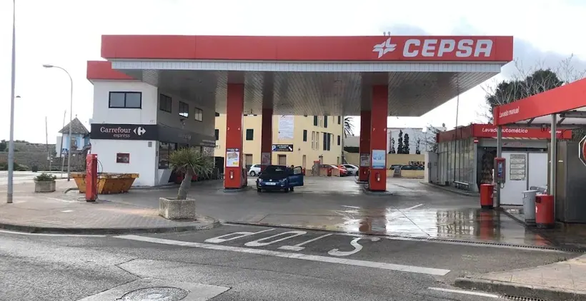 Carrefour Express en Calle Jose Anselmo Clave, Esquina Paseo de Circunvalación, Junto a la Estación Cepsa, Mahón