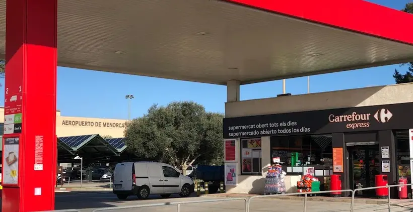 Carrefour Express en Vial Salida Aeropuerto s/n, Junto a la Estación Cepsa, Mahón