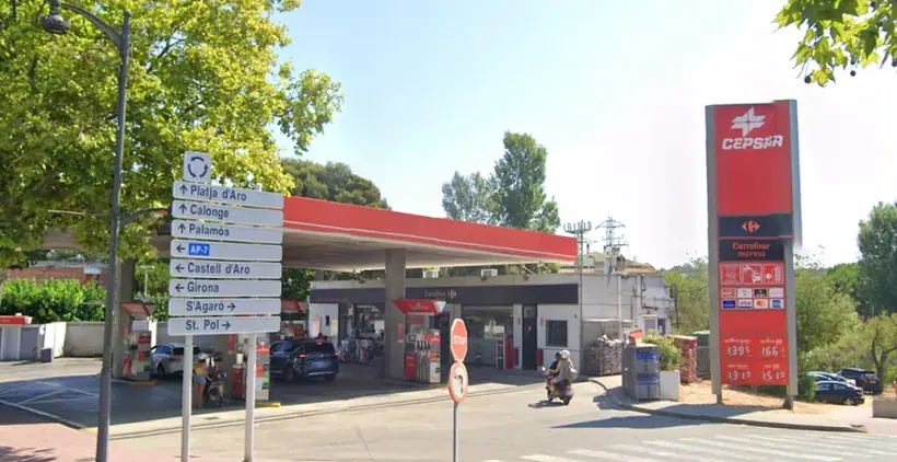 Carrefour Express en Crta. C-55 P.k. 24,89 (dirección Castellgalí), Junto a la Estación Cepsa, Manresa
