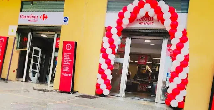Carrefour Market en Avenida Virgen del Rocío, s/n, Urbanización Guadalcántara, Marbella