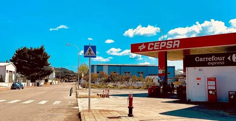 Carrefour Express en Polígono ígono industrial de Ferreries. Calle-b, Esquina-a, Junto a la estación de servicio, Menorca