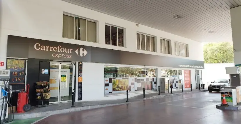 Carrefour Express en Avenida de los Pinos, 4, Junto a la estación de servicio, Murcia