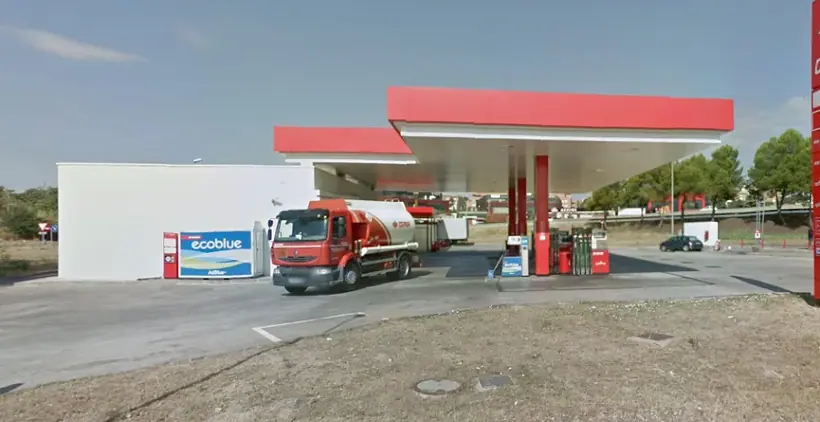 Carrefour Express en Cr C-17, Lado Río Tenes, Junto a la Estación Cepsa, Parets del Vallés