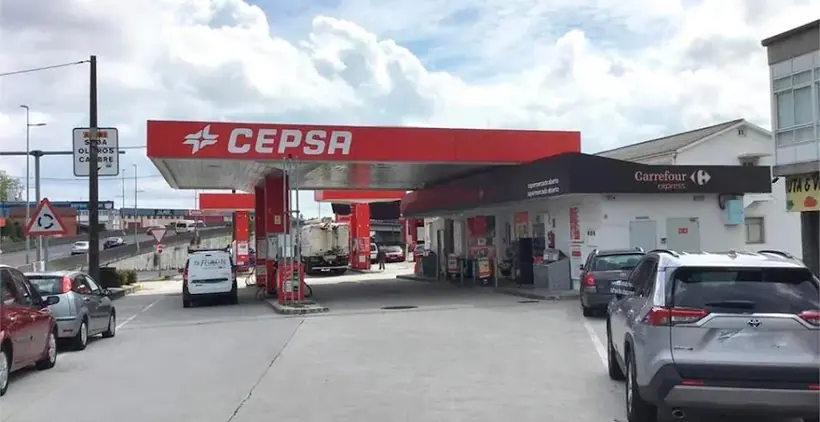 Carrefour Express en N-6 (a Coruña), Km 582, Dirección Lugo, Junto a la Estación Cepsa, Sada