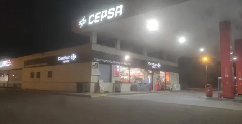 Carrefour Express en A-231, Km 49. Dirección Burgos, Junto a la Estación Cepsa, Sahagún de Campos