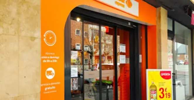 Carrefour Express en Avenida Filiberto Villalobos, 73, Estación de autobuses, Salamanca