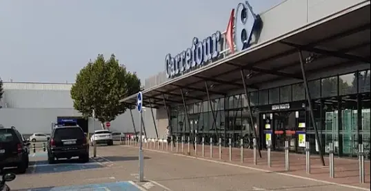 Carrefour en Carretera Manresa a Berga, km. 1, Sant Fruitós del Bages