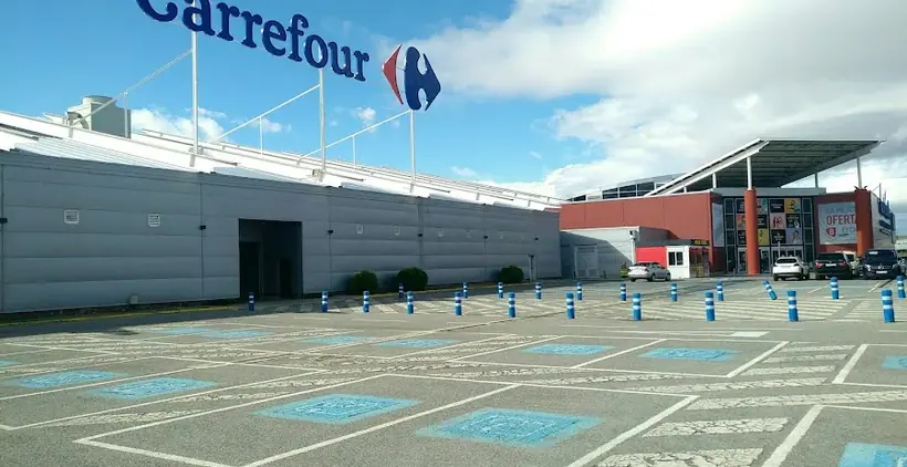 Carrefour en Carretera de Madrid, s/n, Polígono Industrial El Cerro, Segovia