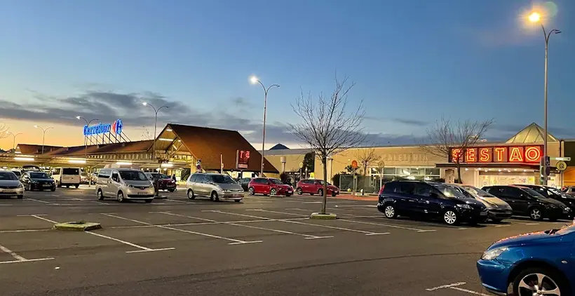 Carrefour en Carretera Baracaldo-Valle de Trapaga, Polígono Ibarzaharra, Sestao