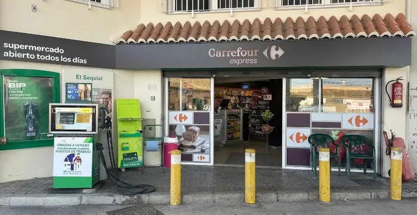 Carrefour Express en Avenida del Mar, 5, Junto a la estación de servicio, Sueca