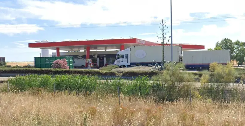 Carrefour Express en Carretera N-5, P.k. 244,500. Dirección Madrid., Junto a la Estación Cepsa, Trujillo