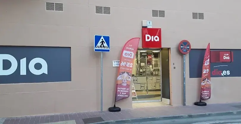 Dia en Calle Carmen Descalzo 1, Alcalá de Henares