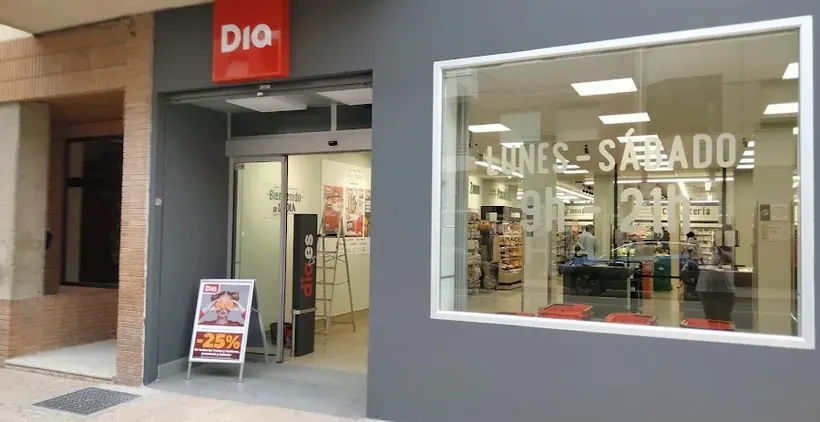 Dia en Avenida Salazar y Torres 5, Almazán