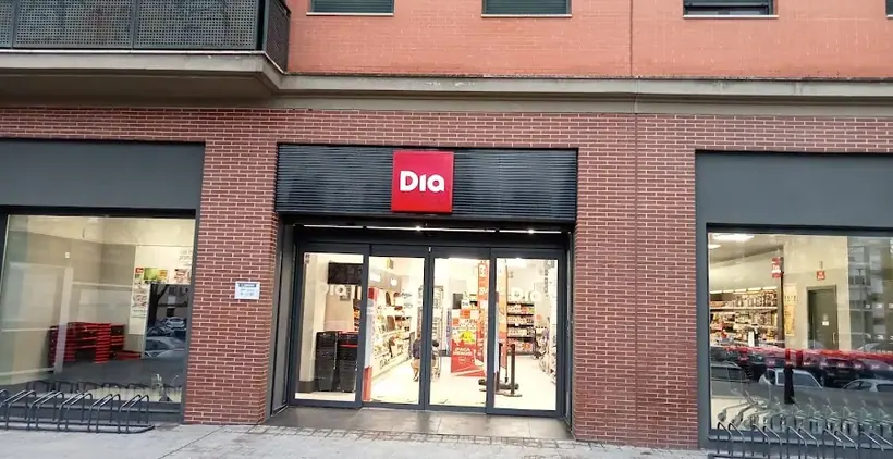 Dia en Calle La Montaña Esq C/poeta Muñoz San Román 1(el Cisne1) 6-8, Camas