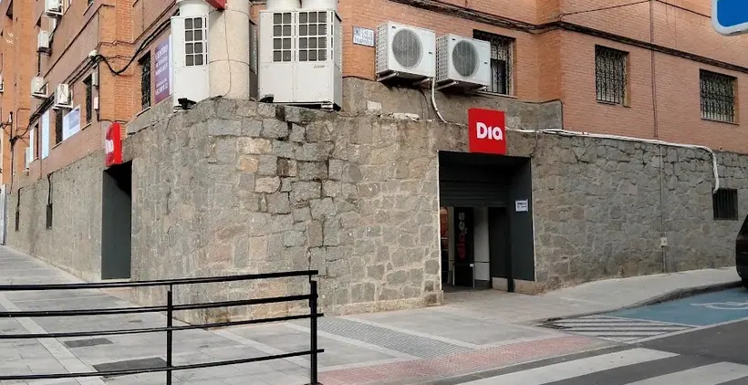 Dia en Calle Monseñor Riveri 21, Coria