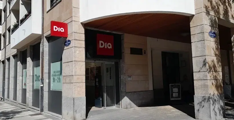 Dia en Plaza Jose Mª Sert 1, Donostia-San Sebastián